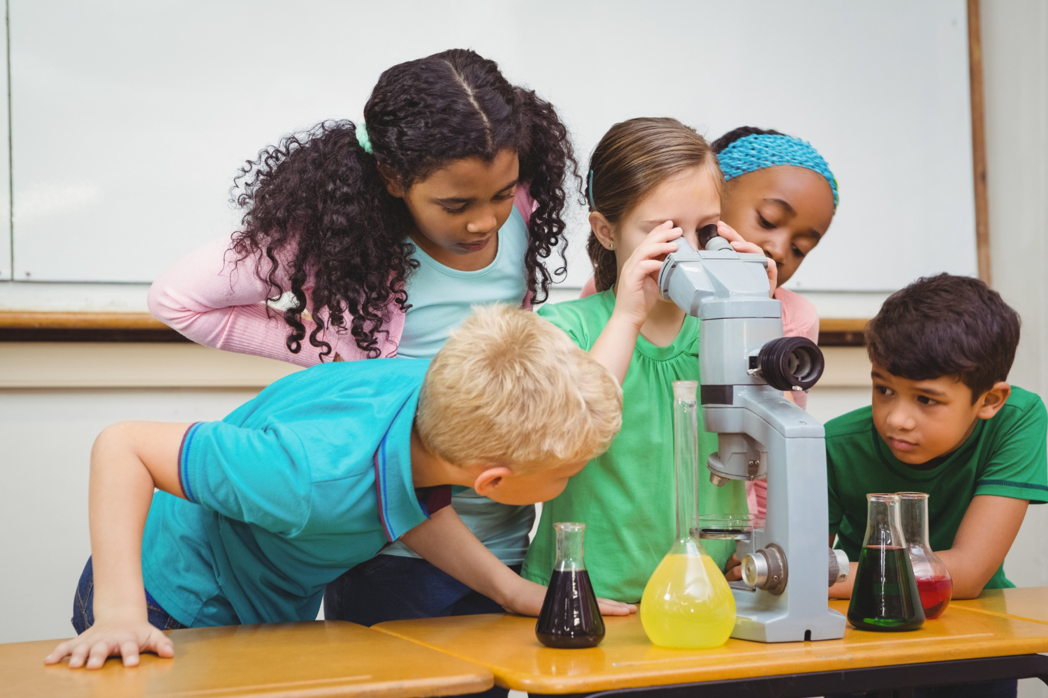 Kids in the lab learning about science.